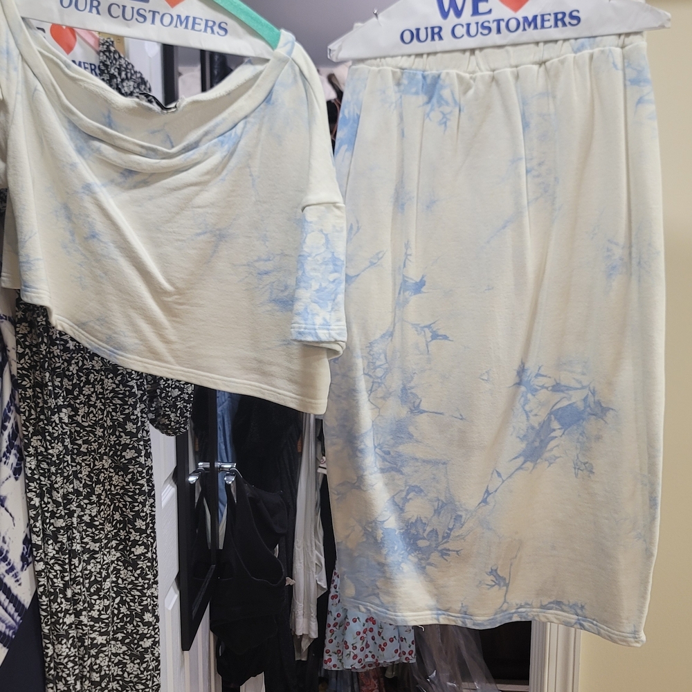 Elegant Blue Tie-Dye Midi Dress